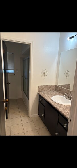 Building Photo - 303 Roundtree Ct