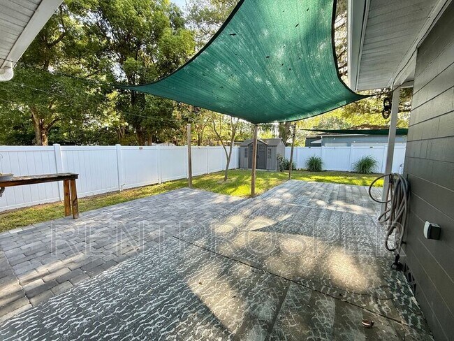 Building Photo - 207 James Dr