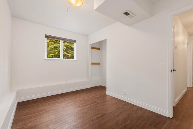 Building Photo - Finn Hill Home with Large Entertaining Patio & Backyard
