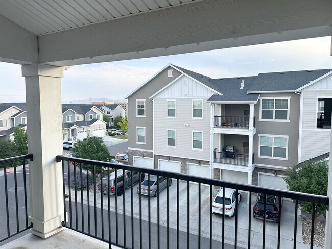 Building Photo - Newer Vineyard Condo for Rent! Next to Utah Valley University!!