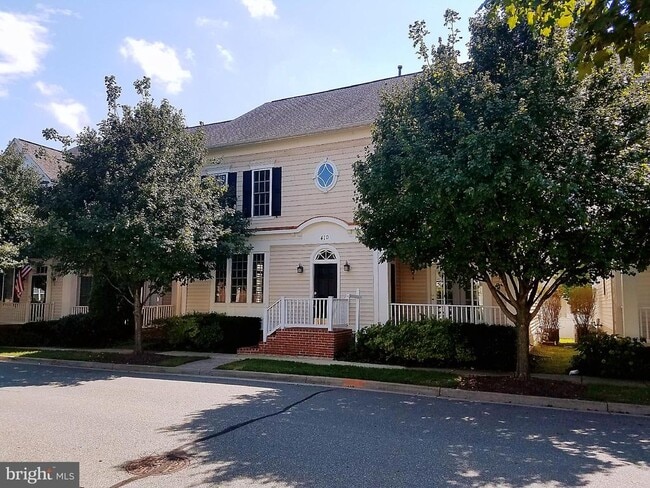 Primary Photo - 410 Robena Way