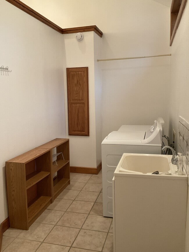 Building Photo - 10421 Yoder Rd