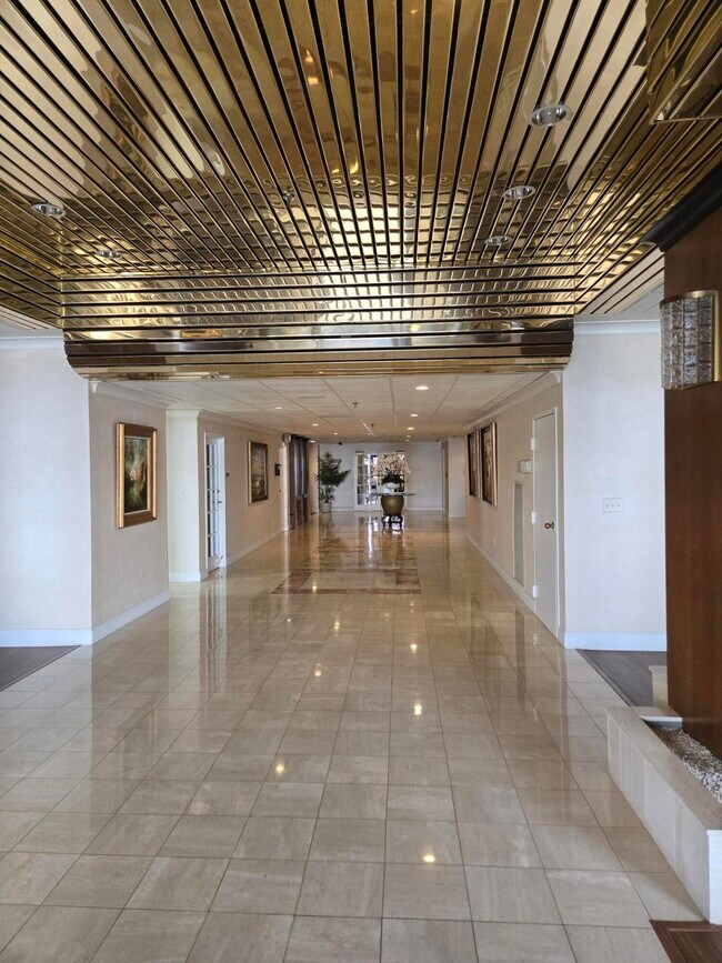Building Photo - 5047 N Hwy A1A