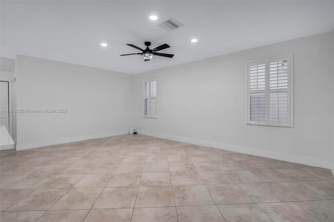 Building Photo - 2716 SW 180th Ave