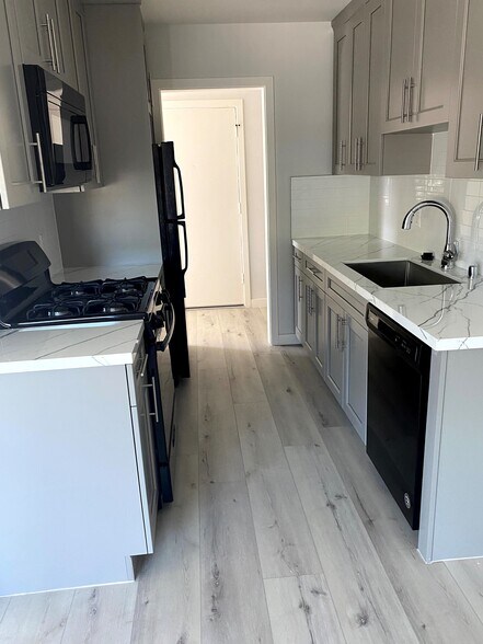 Building Photo - 11775 Gateway Blvd