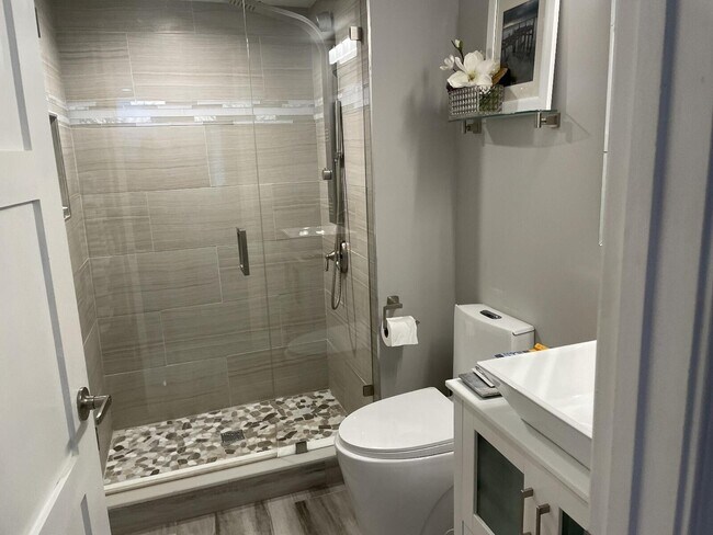 Building Photo - 7326 Clunie Pl