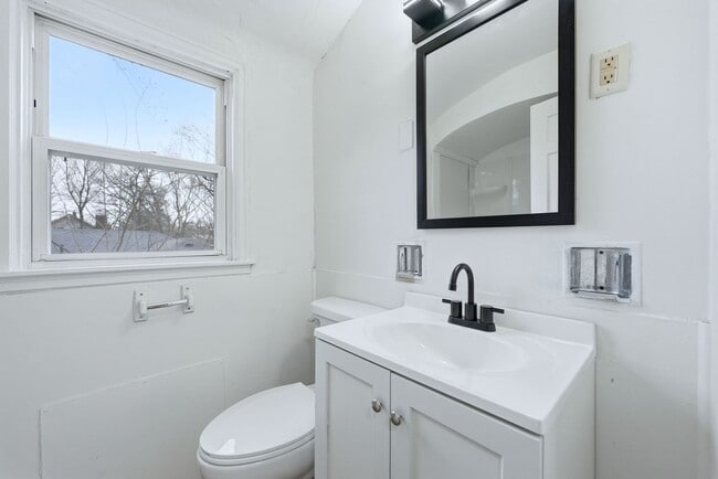 Building Photo - Freshly Updated 3BR Home with Garage & Carport