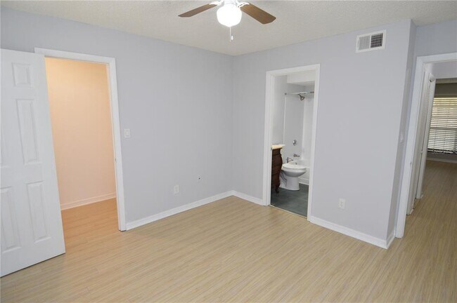 Building Photo - 8613 Mallard Reserve Dr