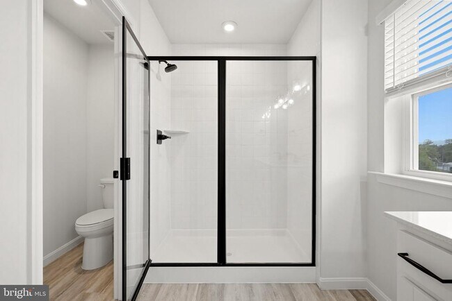 Building Photo - 102 Curtain Fall Dr