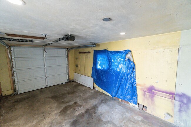 Building Photo - 2527 W Walton Ave