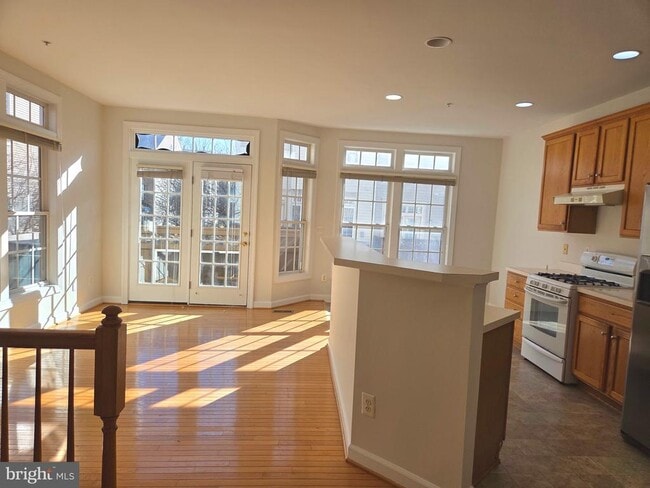 Building Photo - 8183 Skelton Cir