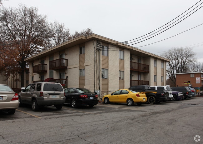 Building Photo - Eagle's Nest Apartments
