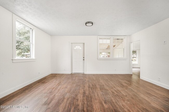 Building Photo - 1035 Odessa Dr E