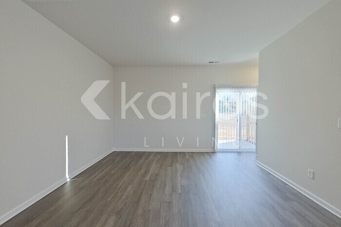 Building Photo - 2185 Banyan Cir