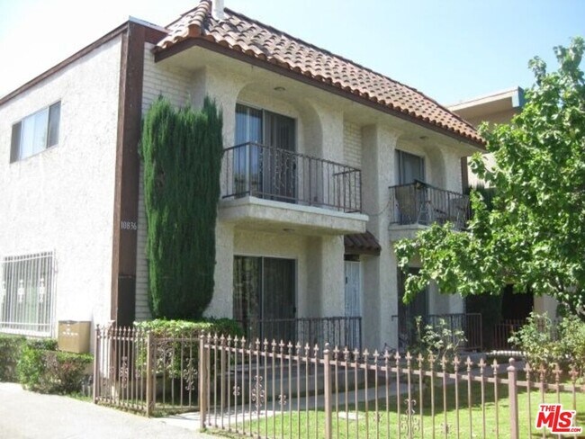 Primary Photo - 10836 Camarillo St