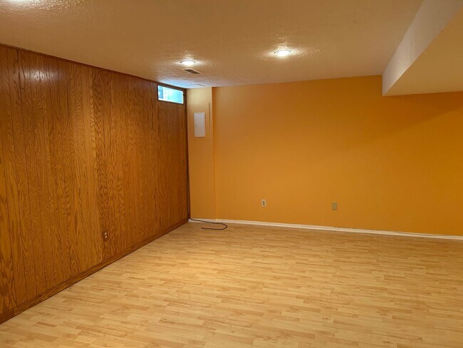 Building Photo - 4456 Donna Dr