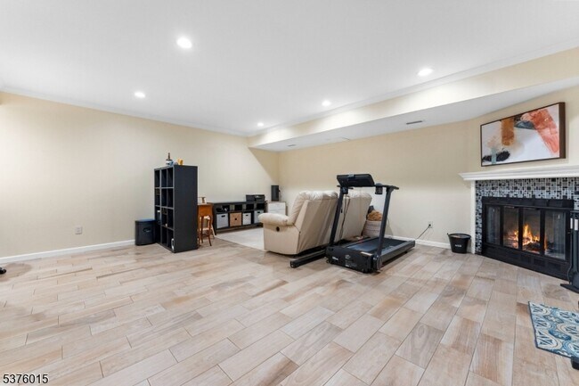 Building Photo - 4 Brightwood Ln