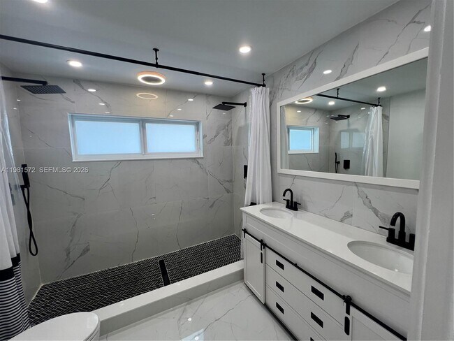 Building Photo - 140 Pocatella St