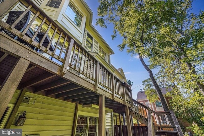 Building Photo - 150 Rees Pl