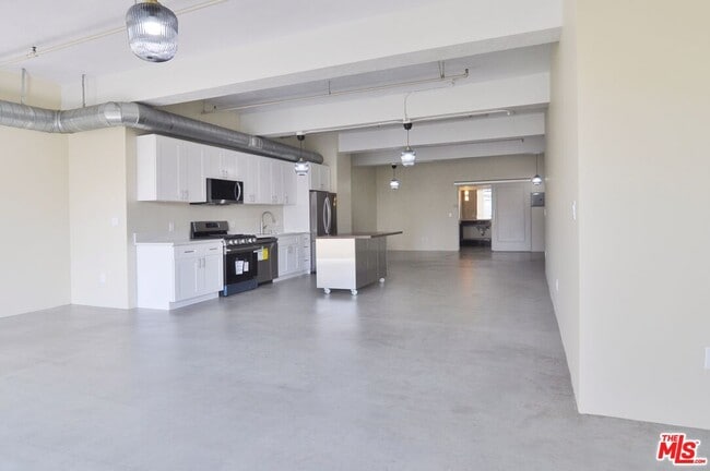 Building Photo - 849 S Broadway