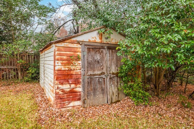 Building Photo - Available 5/9! Charming & Convenient Brick Ranch