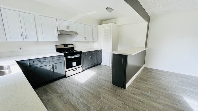 Building Photo - 723 Ivywood Dr