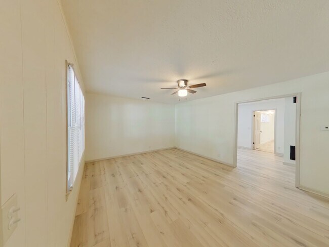 Building Photo - 4242 Dover St