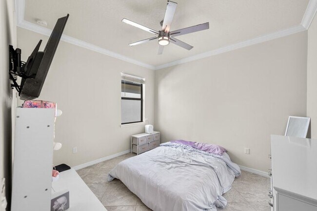 Building Photo - 4762 Roldan Ct