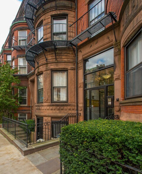 Building Photo - 521 Beacon St