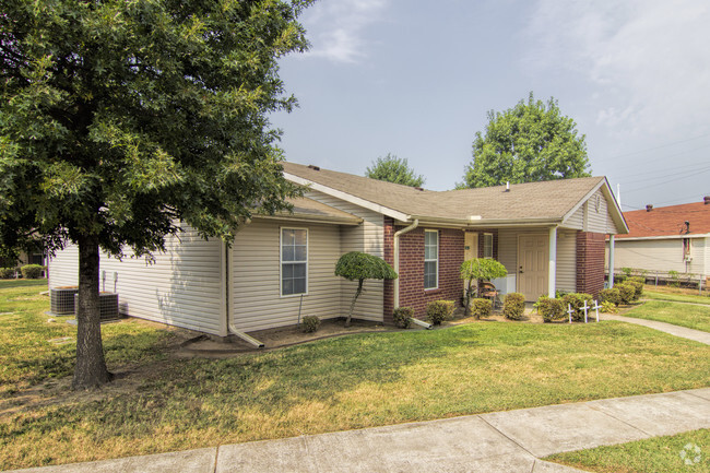 Building Photo - Residences at West Memphis