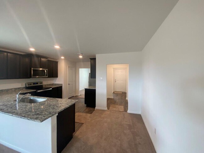 Building Photo - 309 Riverdale Dr