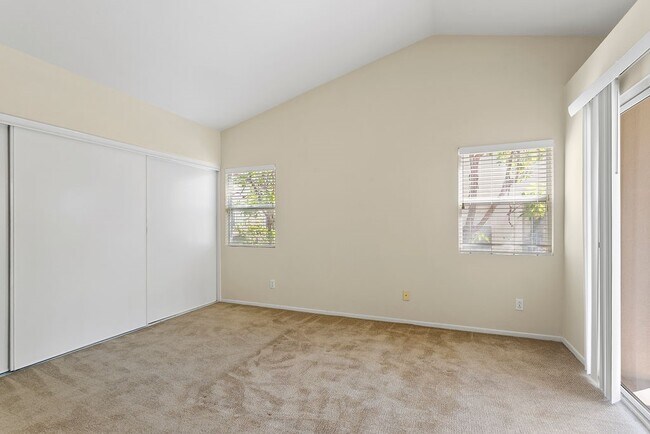 Building Photo - 89 Fleurance St