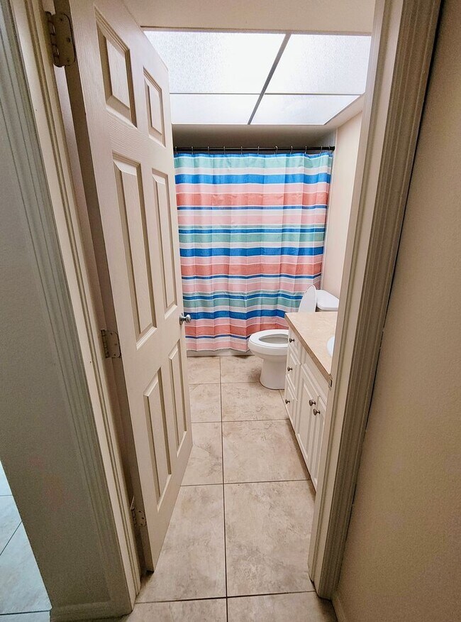 Building Photo - Charming Residence in a Prime Fort Myers Location