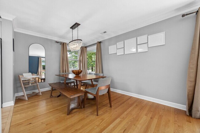 Building Photo - 1024 Catalpa Ln