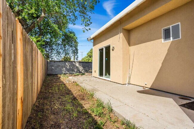 Building Photo - 2621 Mysin Way