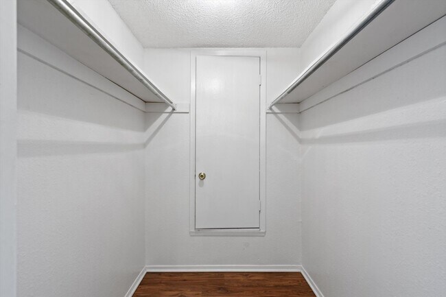 Building Photo - Langtry Apartments- 2 Bedroom 2 Bathroom