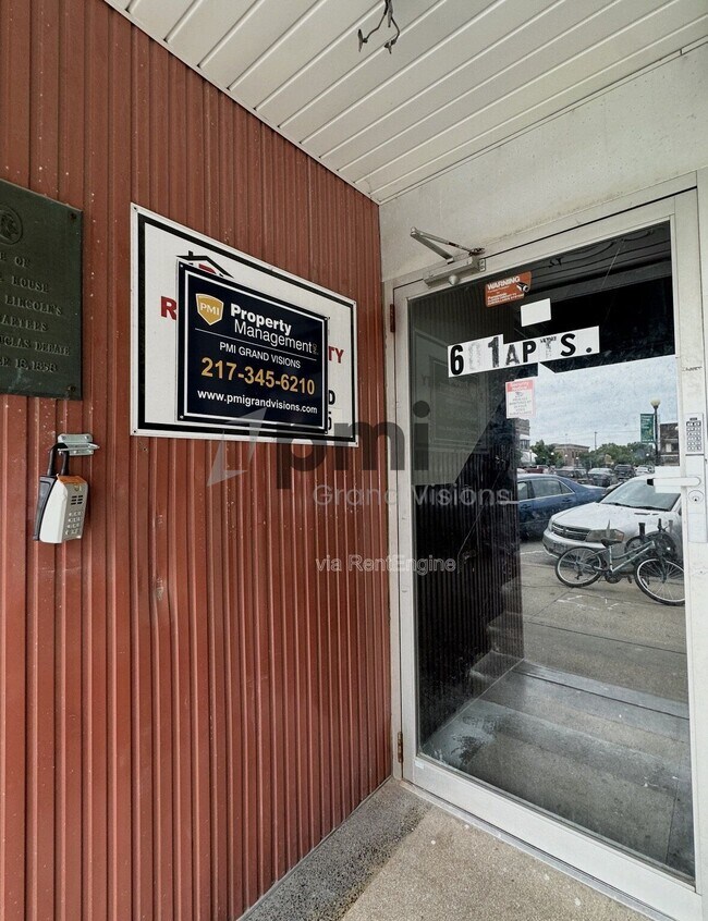 Building Photo - 601 1/2 Monroe Avenue