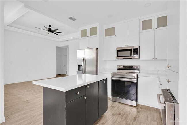 Building Photo - 23 N Sugar Bear Dr