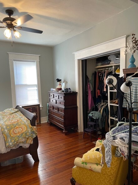 Building Photo - 422 Woods Ave SW