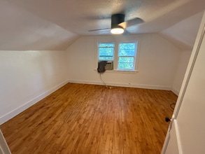 Building Photo - 908 Island St