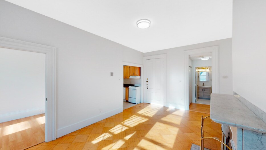 Building Photo - 482 Beacon St