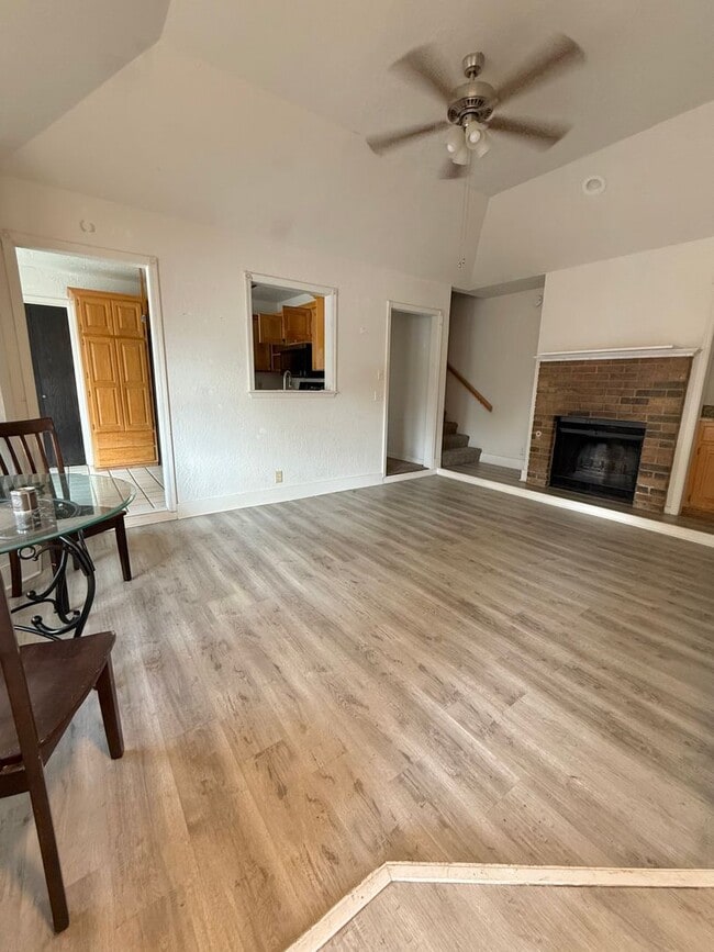 Building Photo - Chic upscale West Norman 2-bed 2.5 bath 2-...