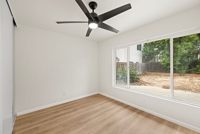 Building Photo - Nice 5 bedroom house on Ewing!