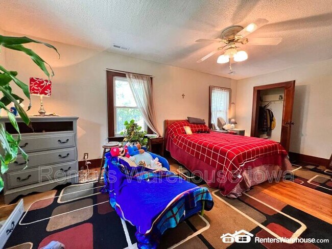 Building Photo - 7617 Hoover St