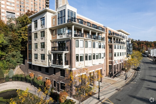 Building Photo - Infinity Edgewater