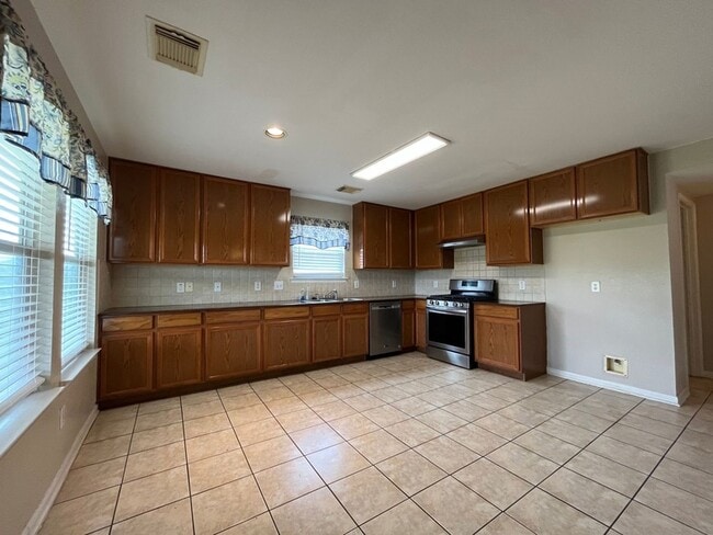 Building Photo - 15202 Lynford Crest Dr