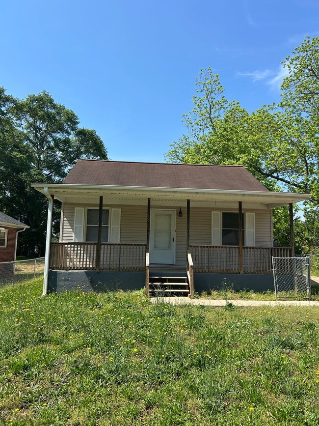Primary Photo - Welcome to this charming 3 bedroom, 2 bath...