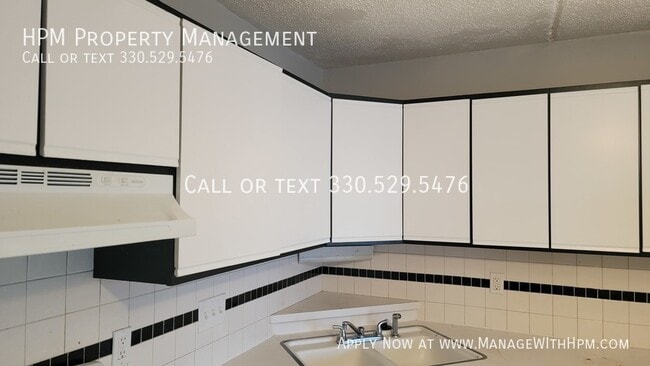 Building Photo - 725 E Waterloo Rd