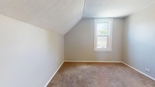 Building Photo - Clark / Fulton Area - 3 Bedrooms - 1 Bath - Single Family Home