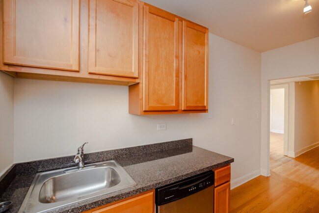 Building Photo - 3511 N Racine Ave